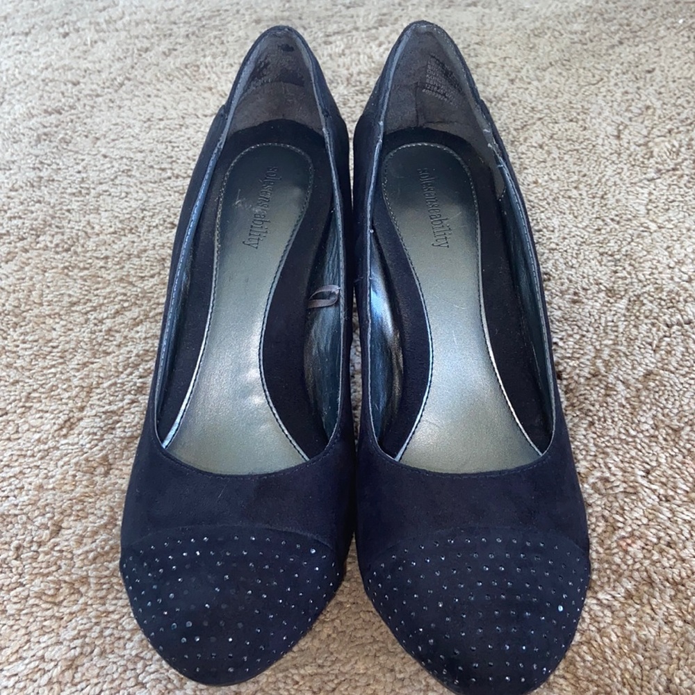Pumps - Picture 1 of 4